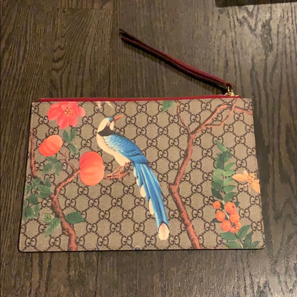 Gucci Bird Print GG Supreme Clutch